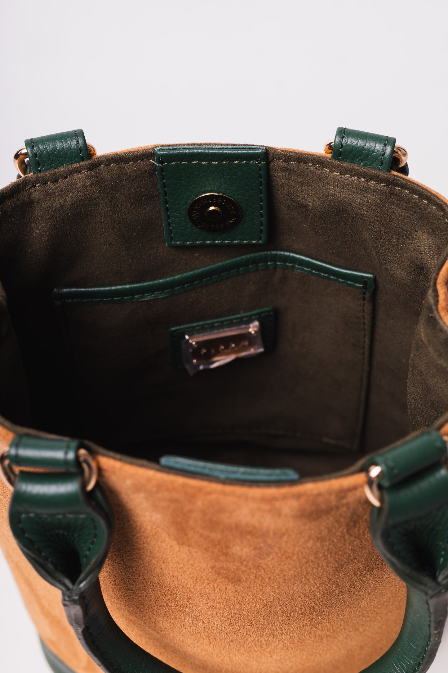 Cartera "Siena" – Gamuza Miel con cuero verde  OFF 10% SALE