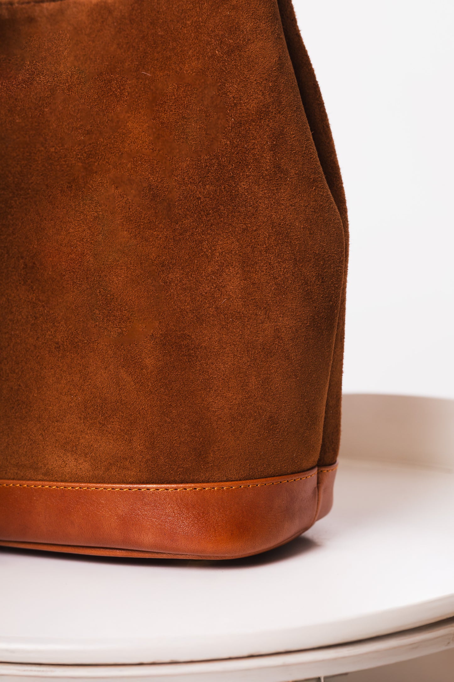Cartera "Siena" – Gamuza Camel y Cuero Camel  OFF 10% SALE